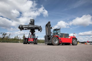 Electric Reachstacker & EHeavy Forklift (3)