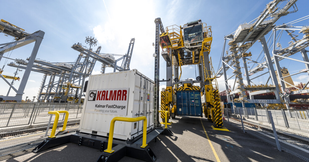 Kalmar FastCharge™ shuttle carrier powers up at DP World London Gateway