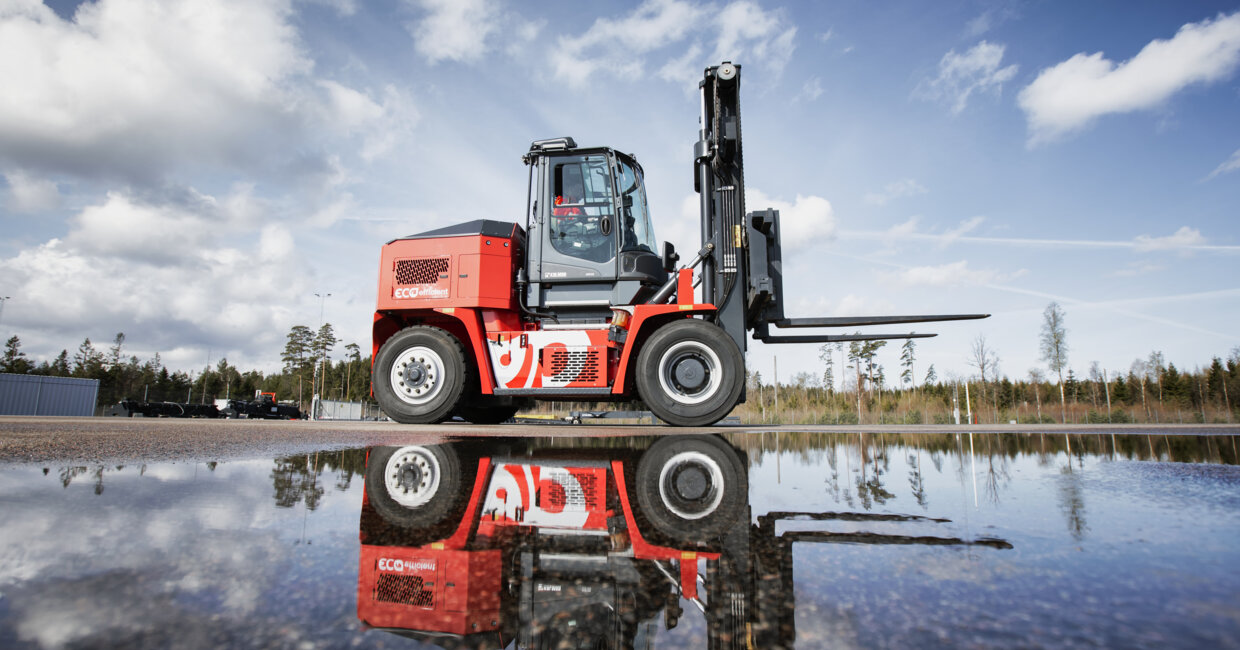 Powering the electric forklift switch