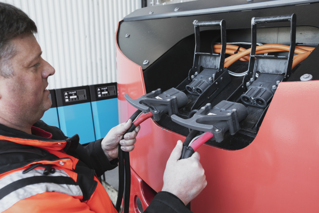Medium Electric Forklift Li-ion (19).jpg