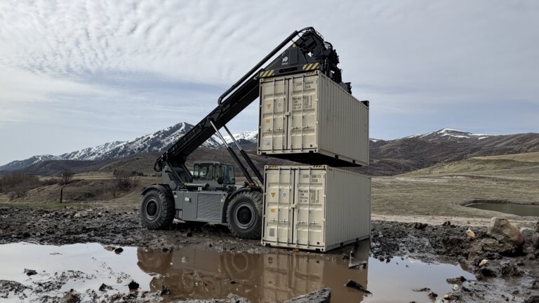 Rough Terrain Container Handler
