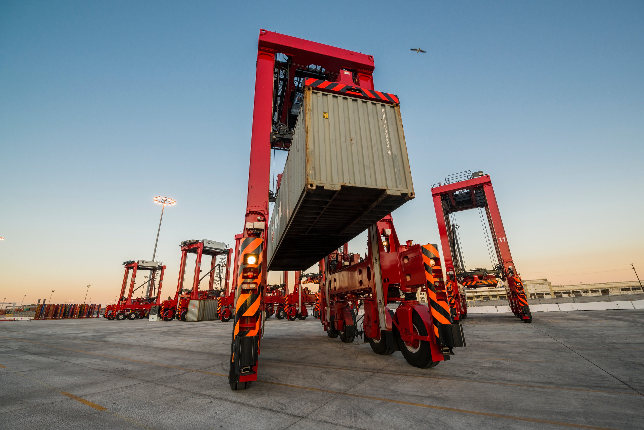 kalmar automated straddle carriers